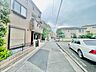 外観：前面道路含む外観