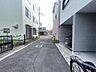 外観：前面道路含む現地写真 