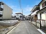 外観：前面道路含む現地写真 