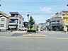 外観：前面道路含む現地写真 