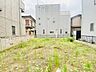 外観：周囲を建物に囲まれながらも空の広がりを感じられる敷地はこれからの暮らしの構想を描き立てる落ち着いた空間です 