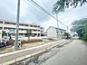 外観：前面道路含む現地写真 