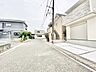 外観：前面道路含む現地写真 