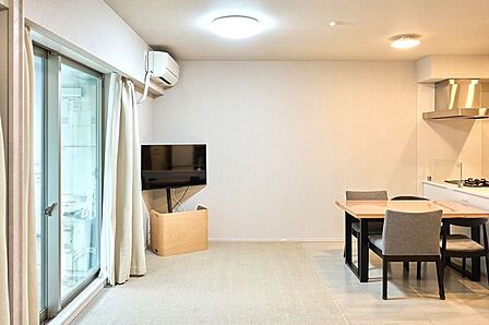 すっきりと整えられた空間が広がり、穏やかな時間が流れる心地よい場所です
