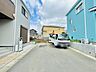 外観：前面道路含む現地写真 