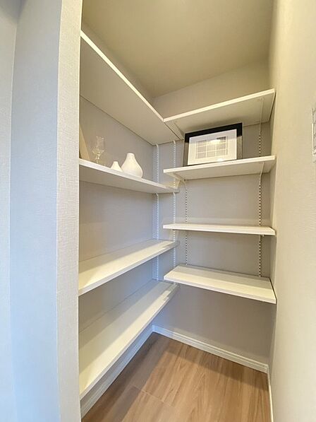 キッチンに立つ楽しみがグッと上がるパントリー。現地でイメージトレーニングしてみましょう。