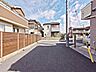 外観：前面道路含む現地写真 