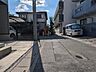 外観：前面道路含む現地写真 