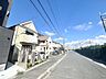 外観：前面道路含む外観