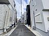 外観：前面道路含む外観