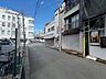 外観：前面道路含む現地写真 