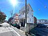 外観：前面道路含む現地写真 
