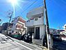 外観：前面道路含む現地写真 