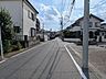 外観：前面道路含む現地写真 