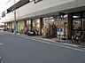 周辺：施設名: ドラッグユタカ山科音羽店現地からの距離: 160m