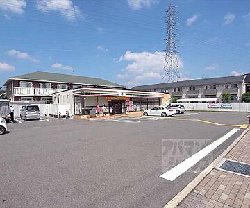 周辺：セブンイレブン 京都竹田中内畑町店まで226m