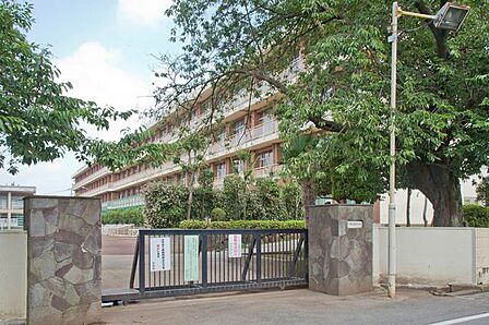所沢市立南陵中学校 徒歩26分。 2060m