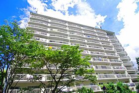 アパルトマン北千里  ｜ 大阪府吹田市上山田1番12号（賃貸マンション2LDK・8階・67.00㎡） その1