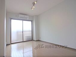 グランディオーズ五条 4階1Kのリビング/ダイニング