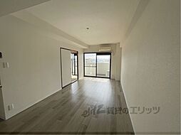 JR山陰本線 二条駅 徒歩10分の賃貸マンション 4階2LDKのリビング/ダイニング