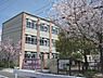 周辺：朱雀第八小学校まで330メートル