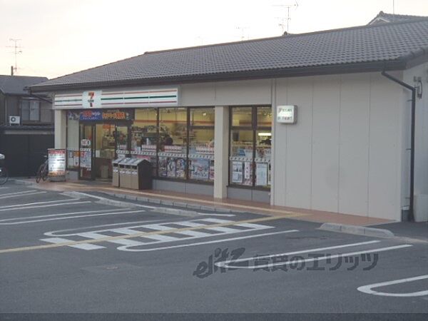 画像24:セブンイレブン　深草大亀谷店まで750メートル