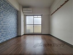 シャレー西京極 2階1Kのリビング/ダイニング