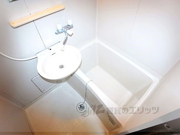 画像5:浴室もまずまずの広さ。