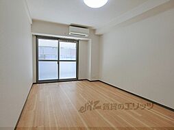 京都地下鉄東西線 二条駅 バス8分 千本中立売バス停下車 徒歩2分の賃貸マンション 1階1Kのリビング/ダイニング