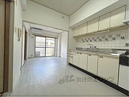 ジョイ嵯峨野 412 4階3LDKのリビング/ダイニング