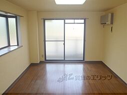 ジーアップ・レイ 201 2階1Kのリビング/ダイニング