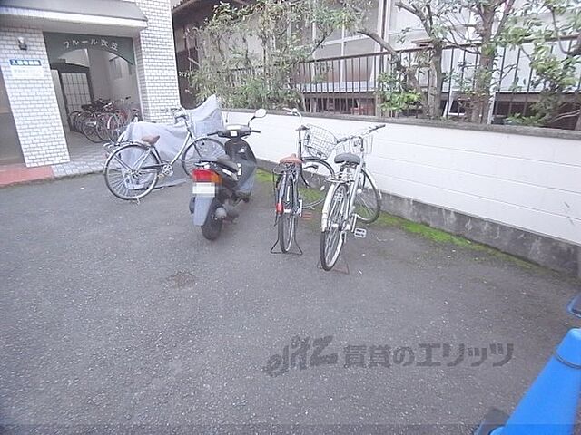 4 / 7