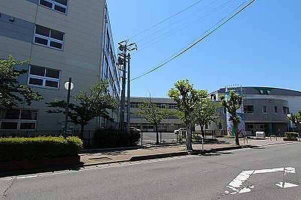 画像20:新潟市立山田小学校(641m)