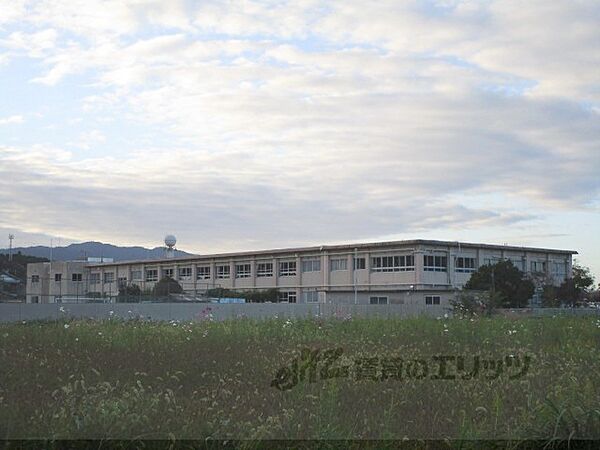 画像19:甲南中部小学校まで2100メートル