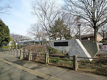 朝霞中央公園 徒歩8分。 570m