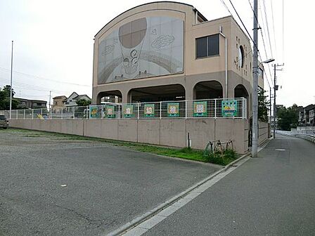 新倉幼稚園 徒歩10分。 800m