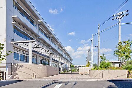 板橋区立赤塚第二中学校 徒歩8分。 640m