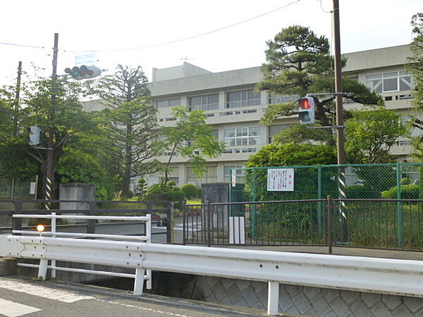 画像18:中学校「大井町立湘光中学校まで553m」