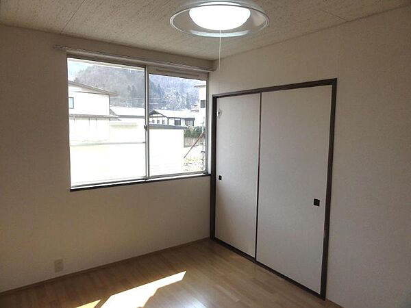 apartment 山形県上山市金生東1丁目
物件地図