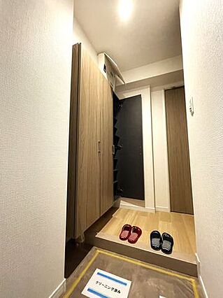 収納充実の玄関...