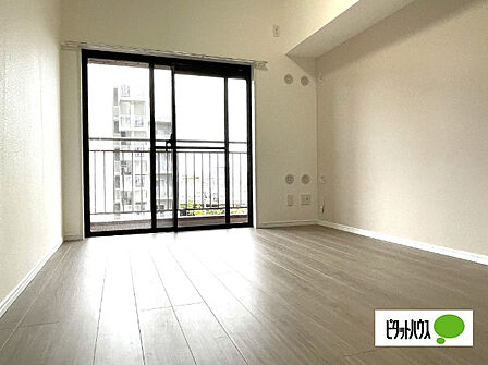 明るい洋室です