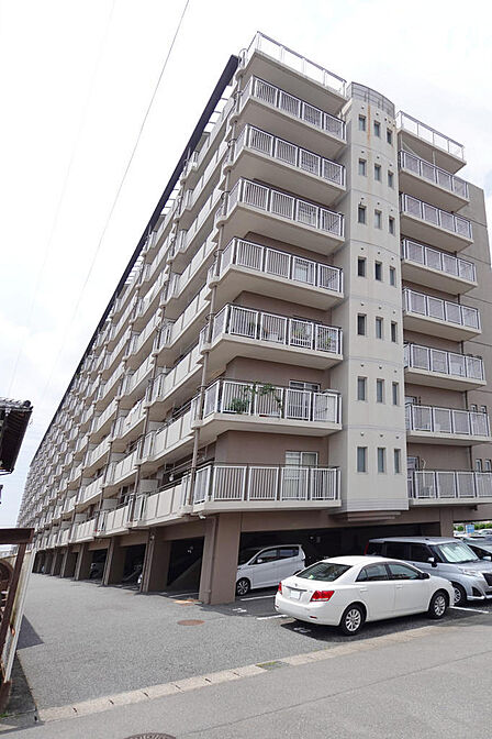 「天井高2.82m×23帖」の開放的なLDKはぜひ現地ご体感ください！