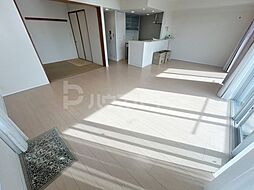 リライズガーデン西新井スカイレジデンス 16階3LDKのリビング/ダイニング