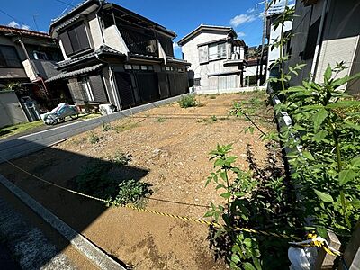 外観：2024年9月撮影/理想の住まいを建築いただける約30坪の建築条件無売地。