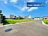 外観：前面道路含む外観