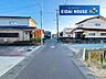 その他：前面道路含む外観