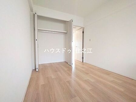 全室に収納がございますのでお部屋の中がスッキリ片付きますよ