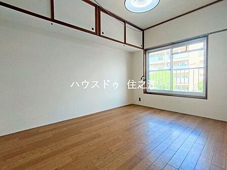 窓が有るので換気はもちろん明るく日差しの入る洋室です♪