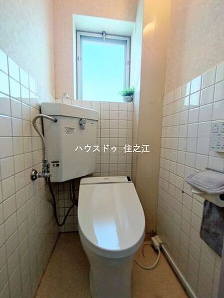 温水洗浄便座付きトイレ