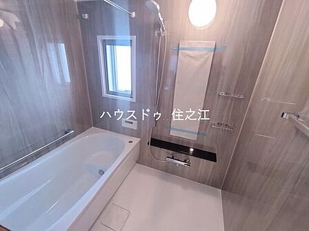 一日の疲れを癒すバスルーム。生活時間の違う家族に嬉しい追炊き機能付きです